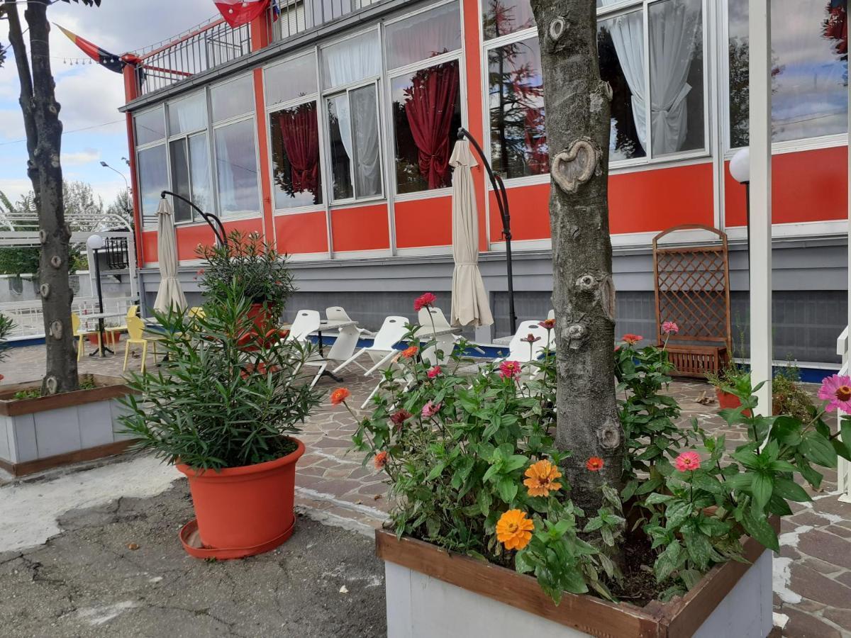Hotel Paradiso 카스텔프란코에밀라 외부 사진